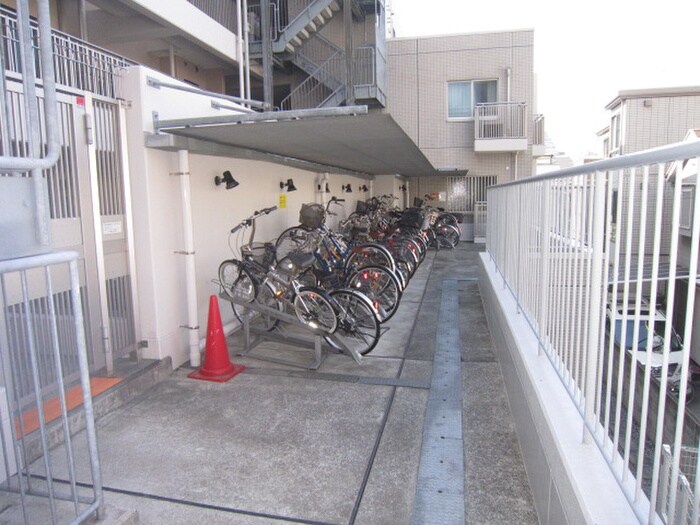 物件外観写真5　(駐輪場)