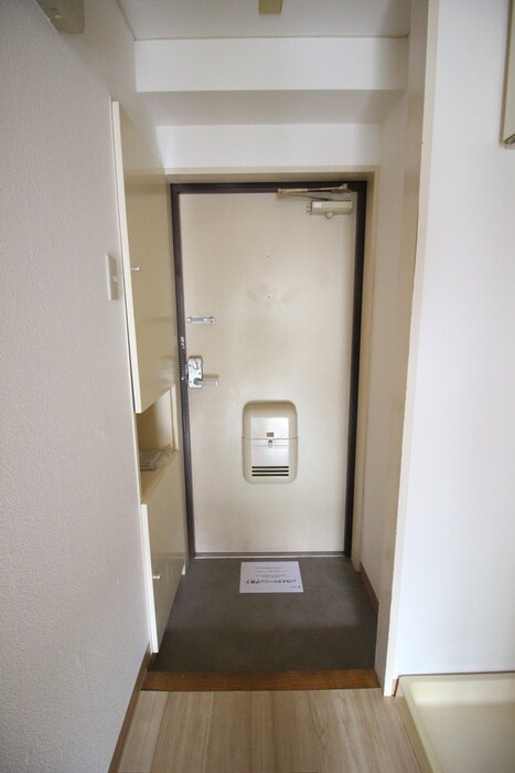 物件内観写真8　(玄関)