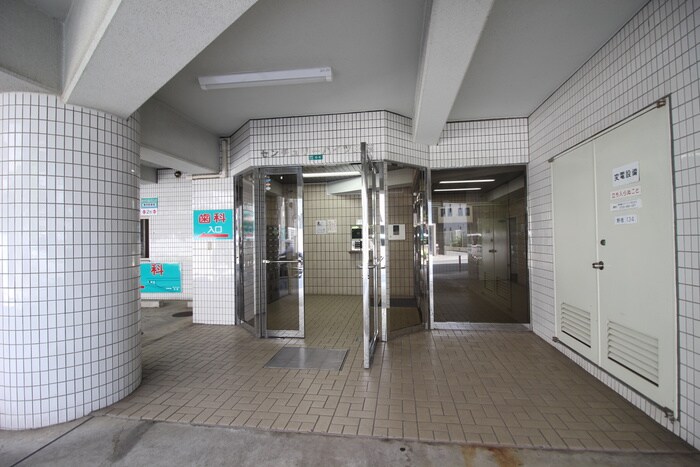 物件外観写真4　(エントランス部分)