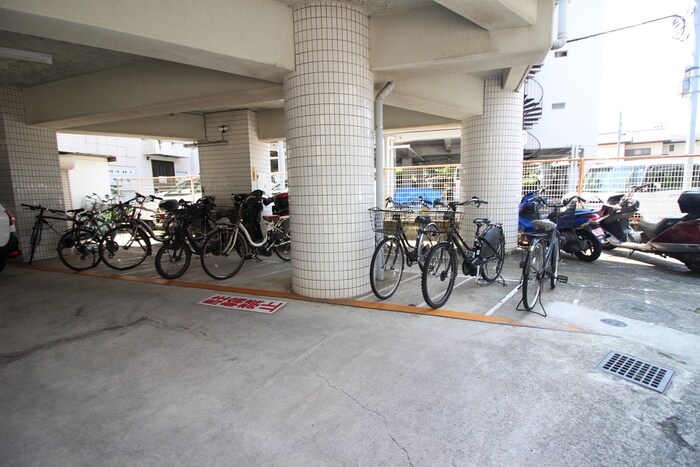 物件外観写真5　(駐輪場)