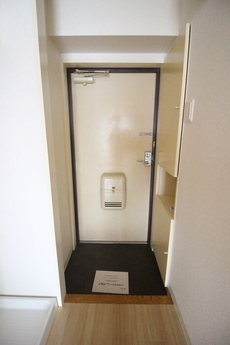 物件内観写真12　(玄関)