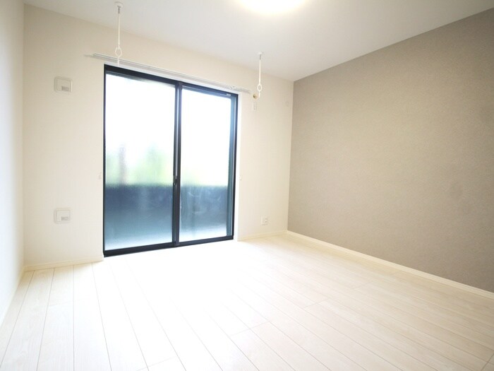 物件内観写真8　(室内からの展望)