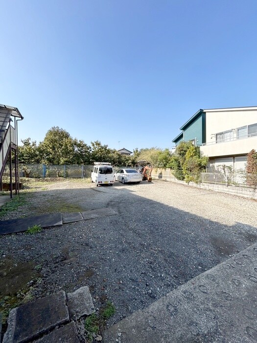 物件外観写真4　(駐車場)