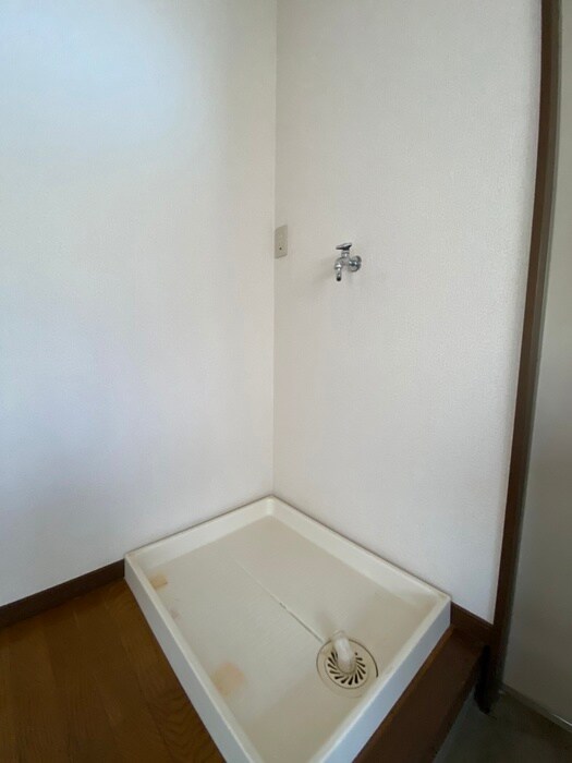 物件内観写真18　(洗濯機置場)