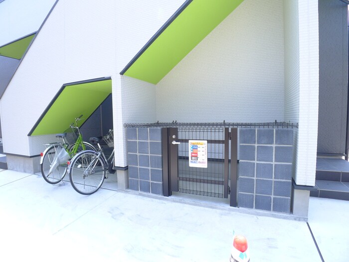 物件外観写真3　(エントランス部分)