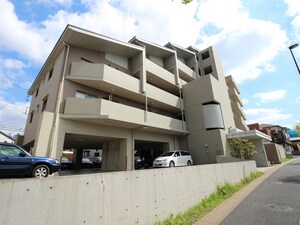 スカイヒルズ参番館外観写真