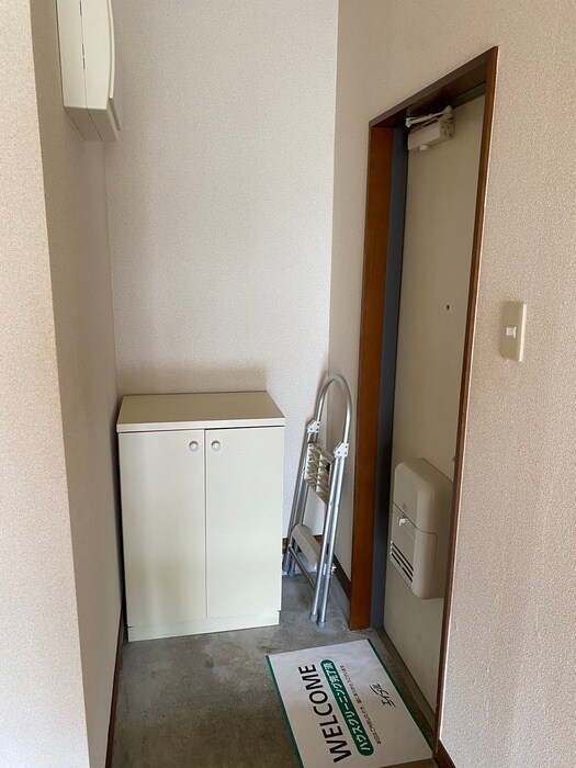 物件内観写真12　(玄関)