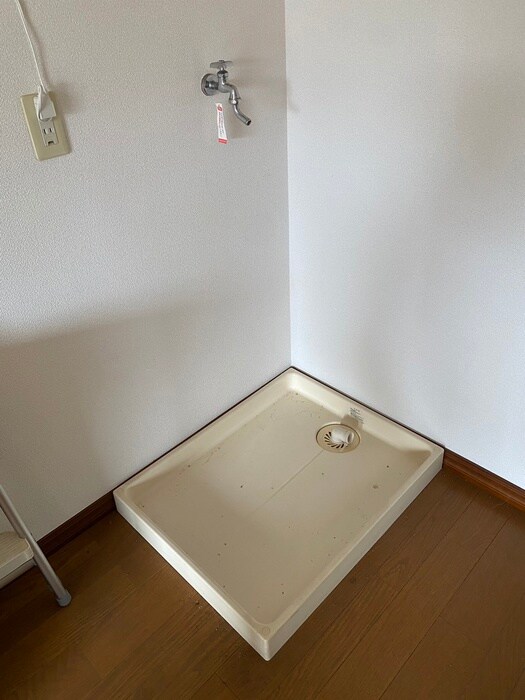 物件内観写真15　(洗濯機置場)