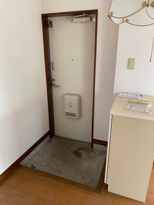 物件内観写真16　(玄関)