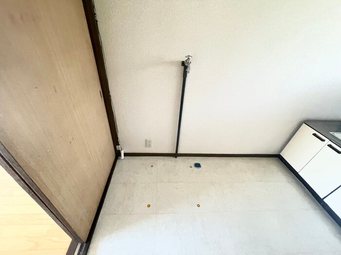 物件内観写真10　(洗濯機置場)