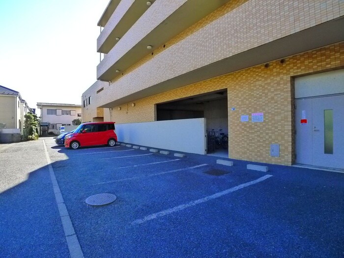 物件外観写真4　(駐車場)