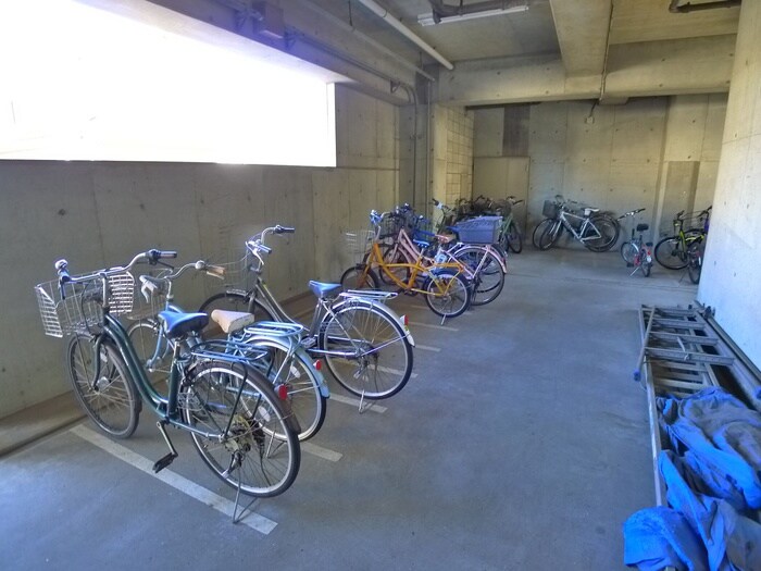 物件外観写真5　(駐輪場)