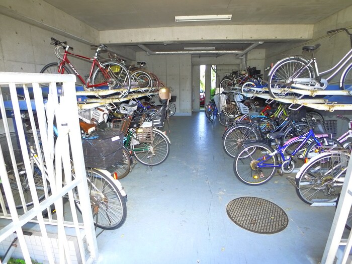 物件外観写真6　(駐輪場)