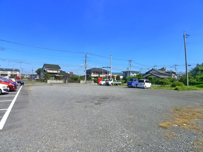 物件外観写真2　(駐車場)
