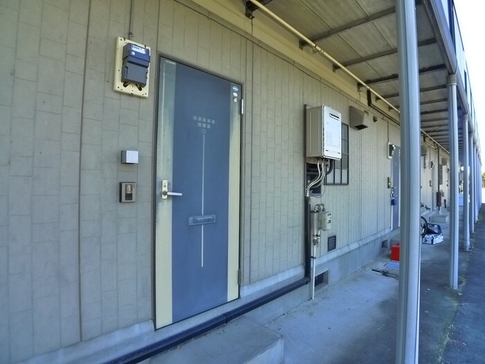 物件外観写真3　(エントランス部分)