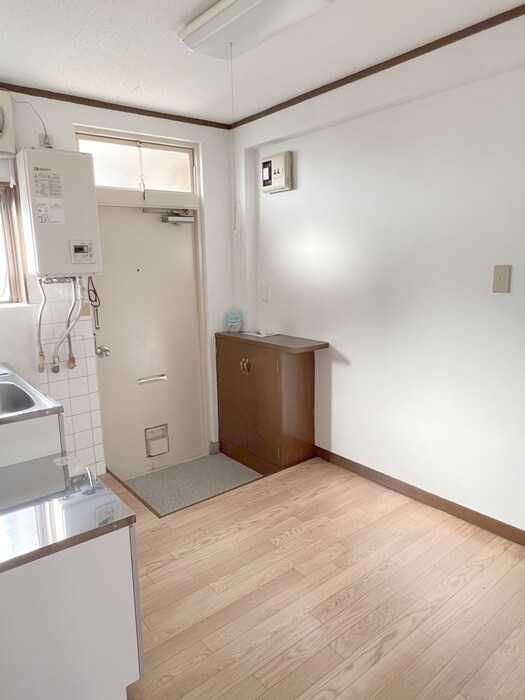 物件内観写真7　(玄関)