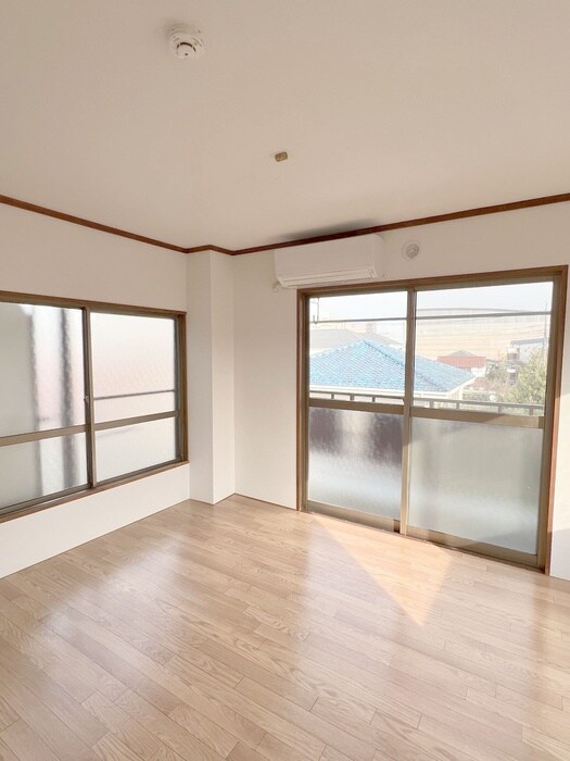 物件内観写真8　(室内からの展望)