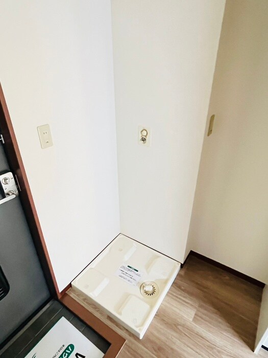 物件内観写真16　(洗濯機置場)