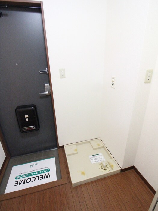 物件内観写真19　(洗濯機置場)