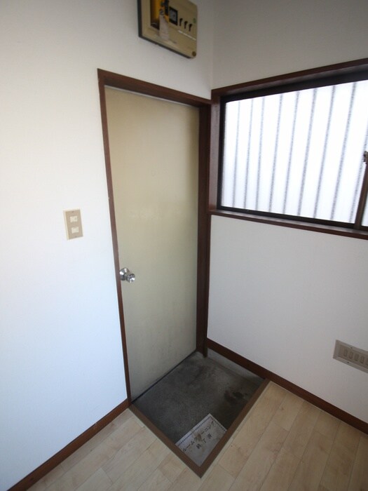 物件内観写真18　(玄関)