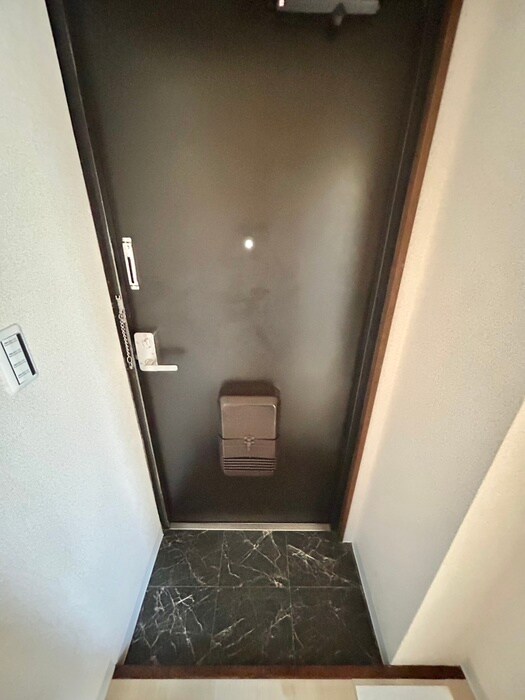 物件内観写真18　(玄関)