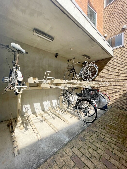 物件外観写真3　(駐輪場)