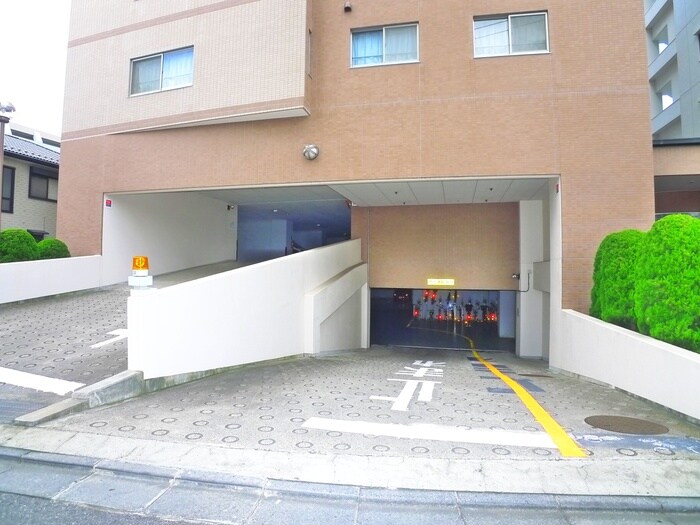 物件外観写真4　(駐車場)