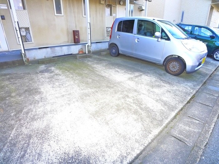 物件外観写真5　(駐車場)