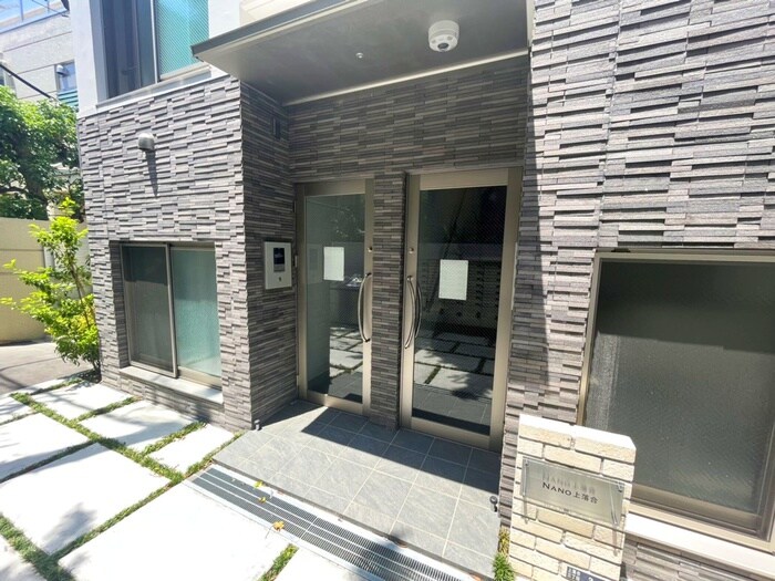 物件外観写真2　(エントランス部分)