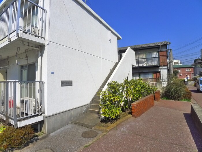 物件外観写真3　(エントランス部分)