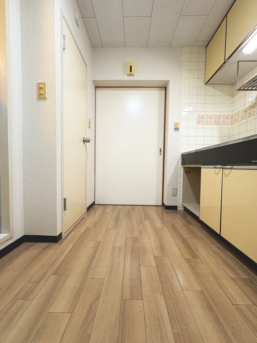 物件内観写真18　(廊下)