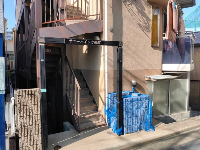 物件外観写真4　(エントランス部分)