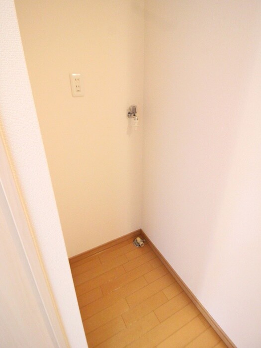 物件内観写真18　(洗濯機置場)