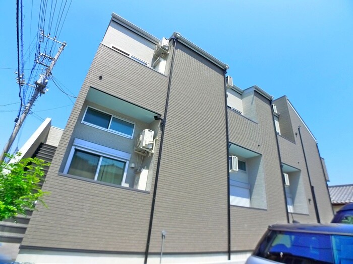 物件外観写真3　(バイク置き場)