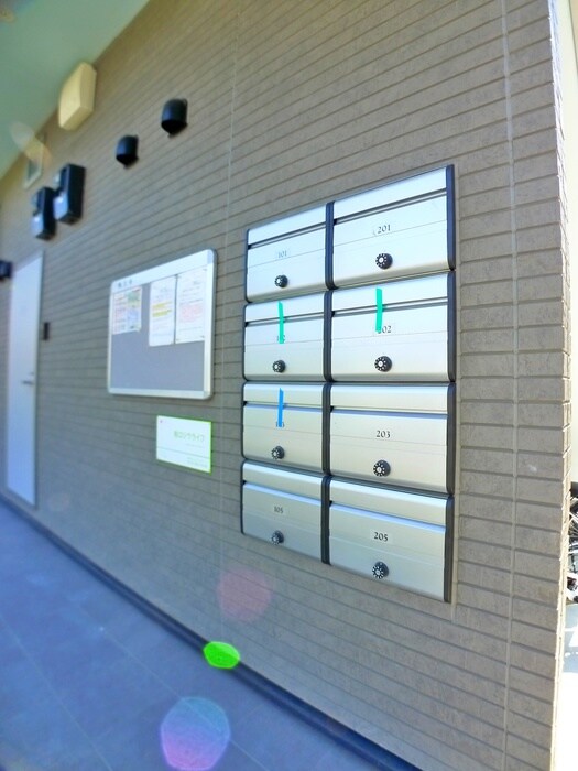 物件外観写真6　(エントランス部分)