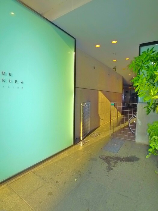 物件外観写真2　(エントランス部分)