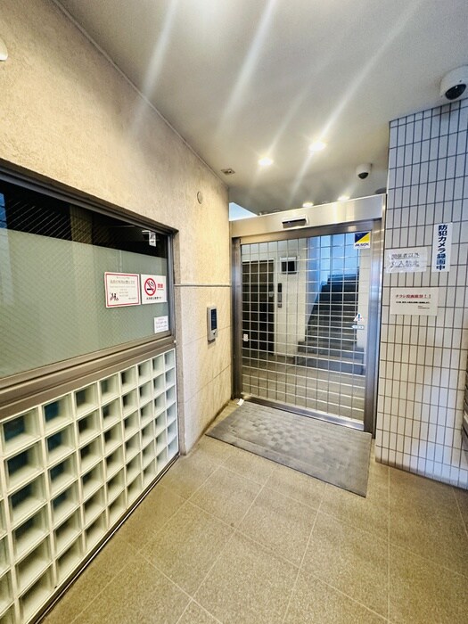 物件外観写真3　(エントランス部分)