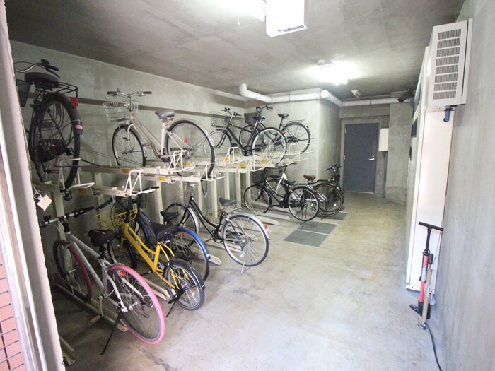 物件外観写真4　(駐輪場)