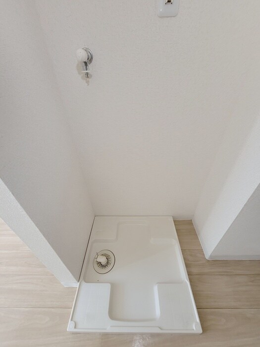 物件内観写真16　(洗濯機置場)