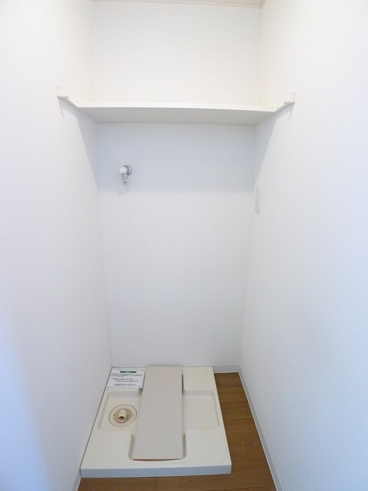 物件内観写真18　(洗濯機置場)