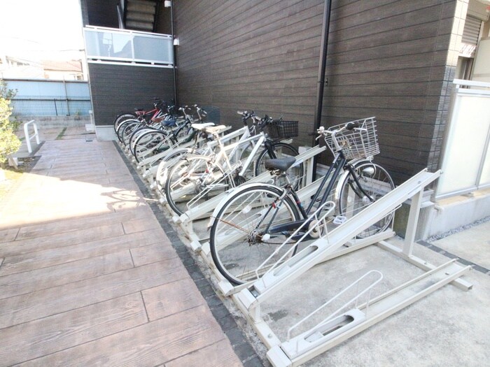 物件外観写真3　(駐輪場)