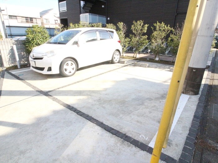 物件外観写真4　(駐車場)