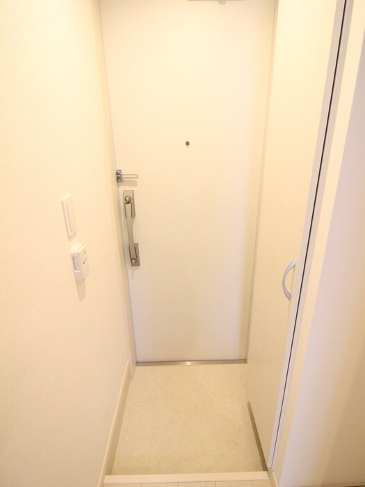 物件内観写真16　(玄関)