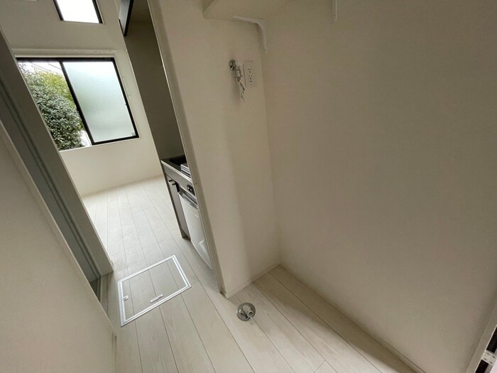 物件内観写真15　(洗濯機置場)