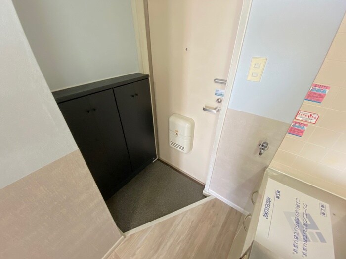 物件内観写真13　(玄関)