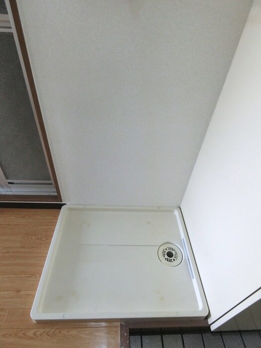 物件内観写真11　(洗濯機置場)