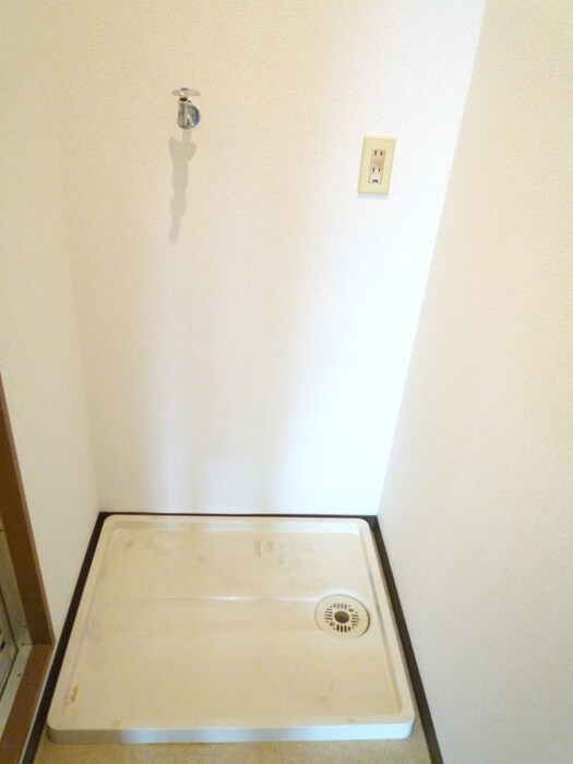 物件内観写真14　(洗濯機置場)