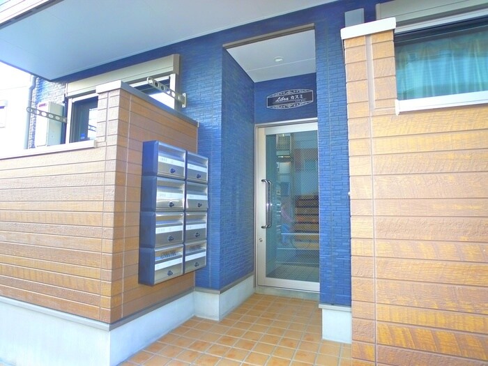 物件外観写真3　(エントランス部分)