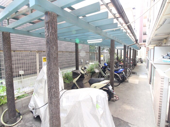 物件外観写真6　(駐輪場)