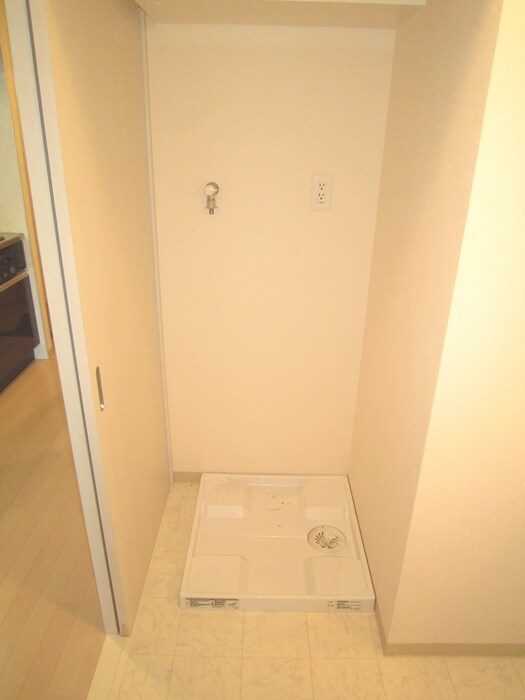 物件内観写真14　(洗濯機置場)